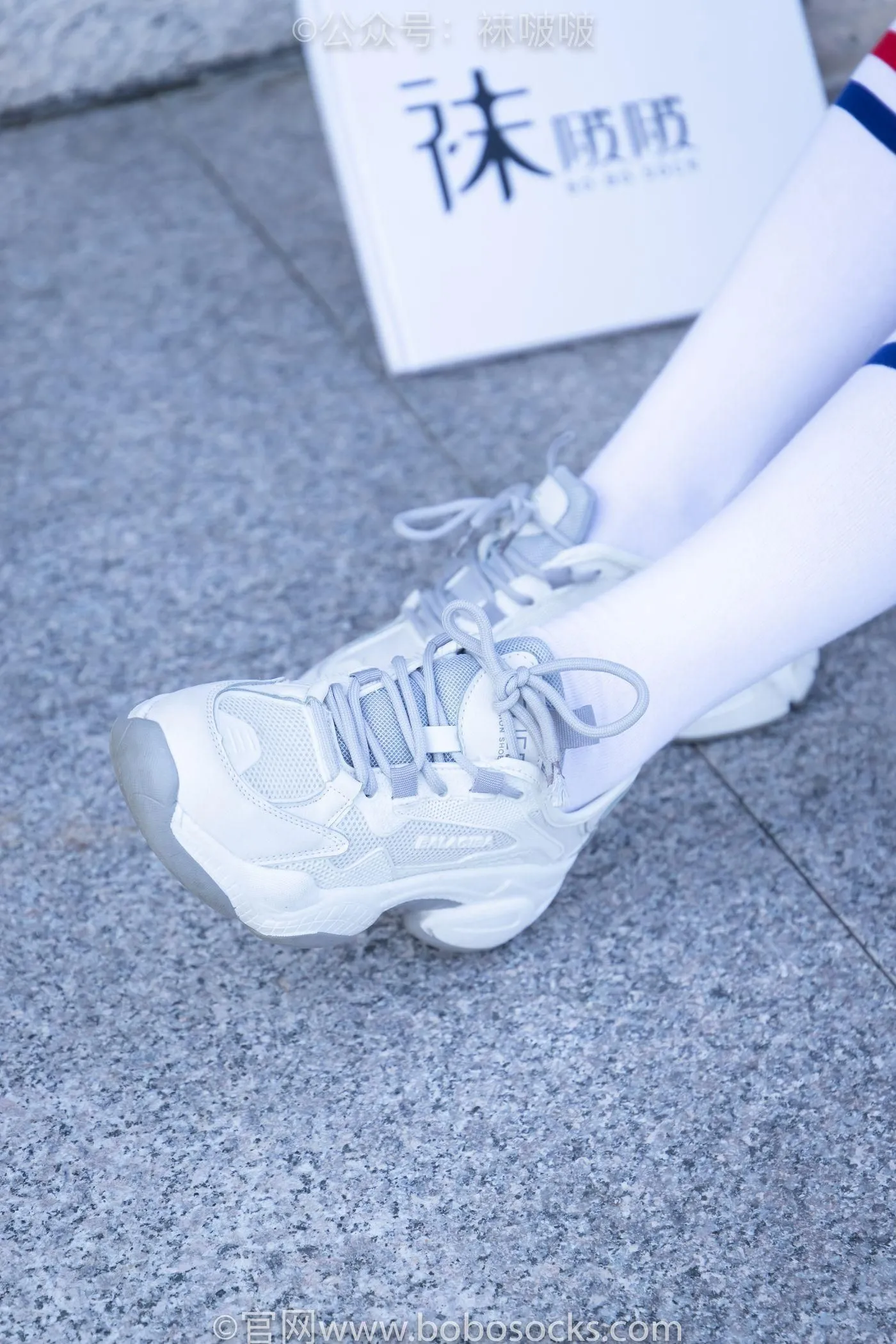 [BoBoSocks袜啵啵]NO.006 小米-运动鞋、白色小腿袜、裸足 [130P]插图8